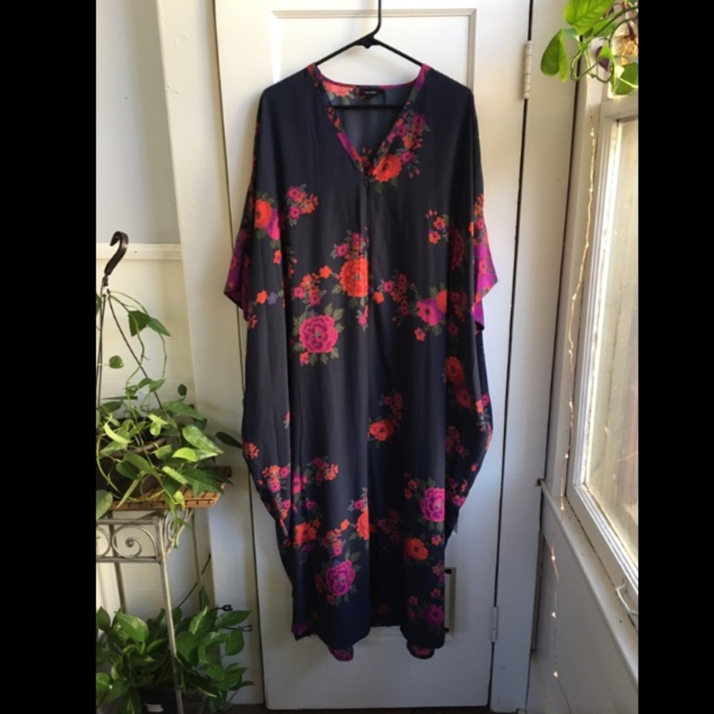 natori caftan, NWT, perfect condition